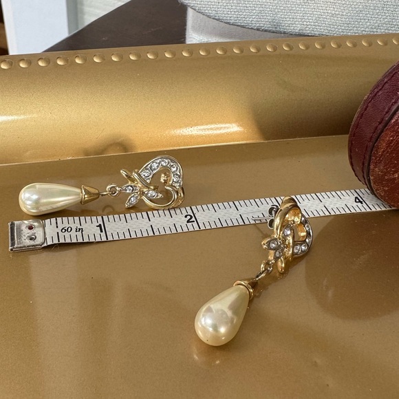 Vintage goldtone pearl drop dangle earrings rhinestones - Picture 5 of 6